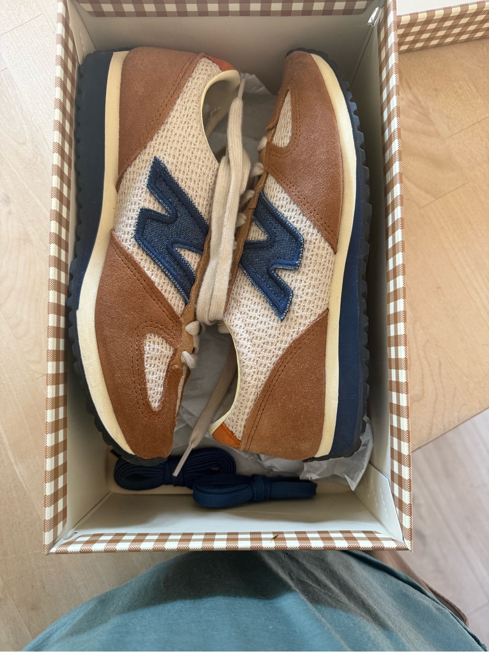 Sézane X New Balance Ecru / Brown - Size US 7 (men’s) 8.5 women. - Picture 2 of 8